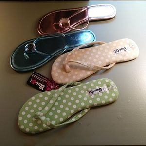Bundle of summer flip flops
